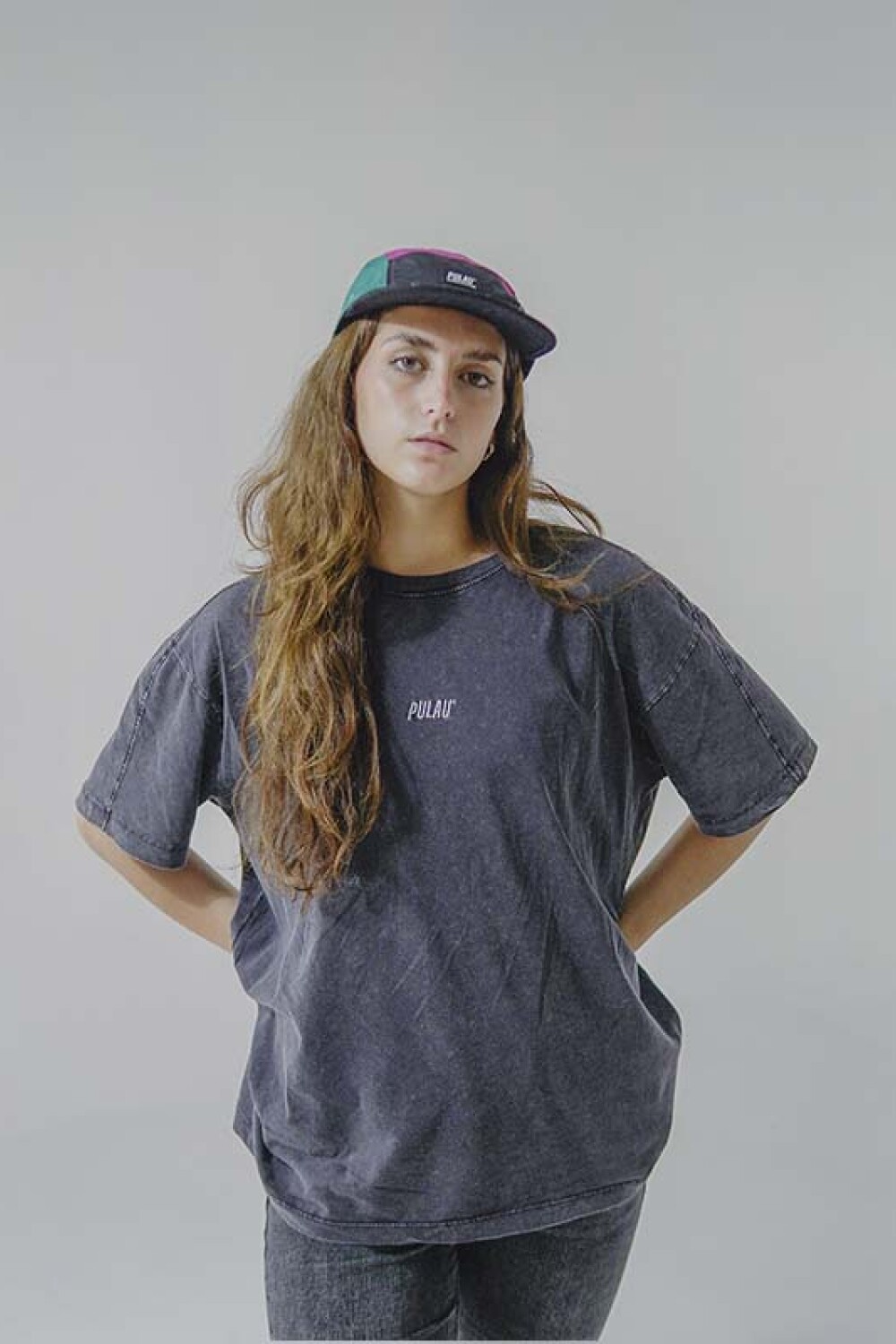 Remera Pulau Boxy Logo Gris