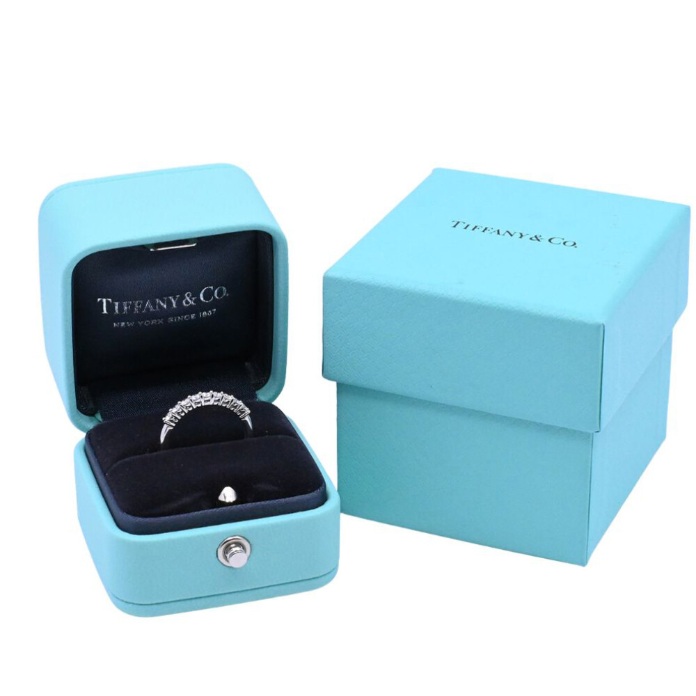 Anillo Tiffany & Co platino 950 y 9 brillantes. Anillo Tiffany & Co platino 950 y 9 brillantes.