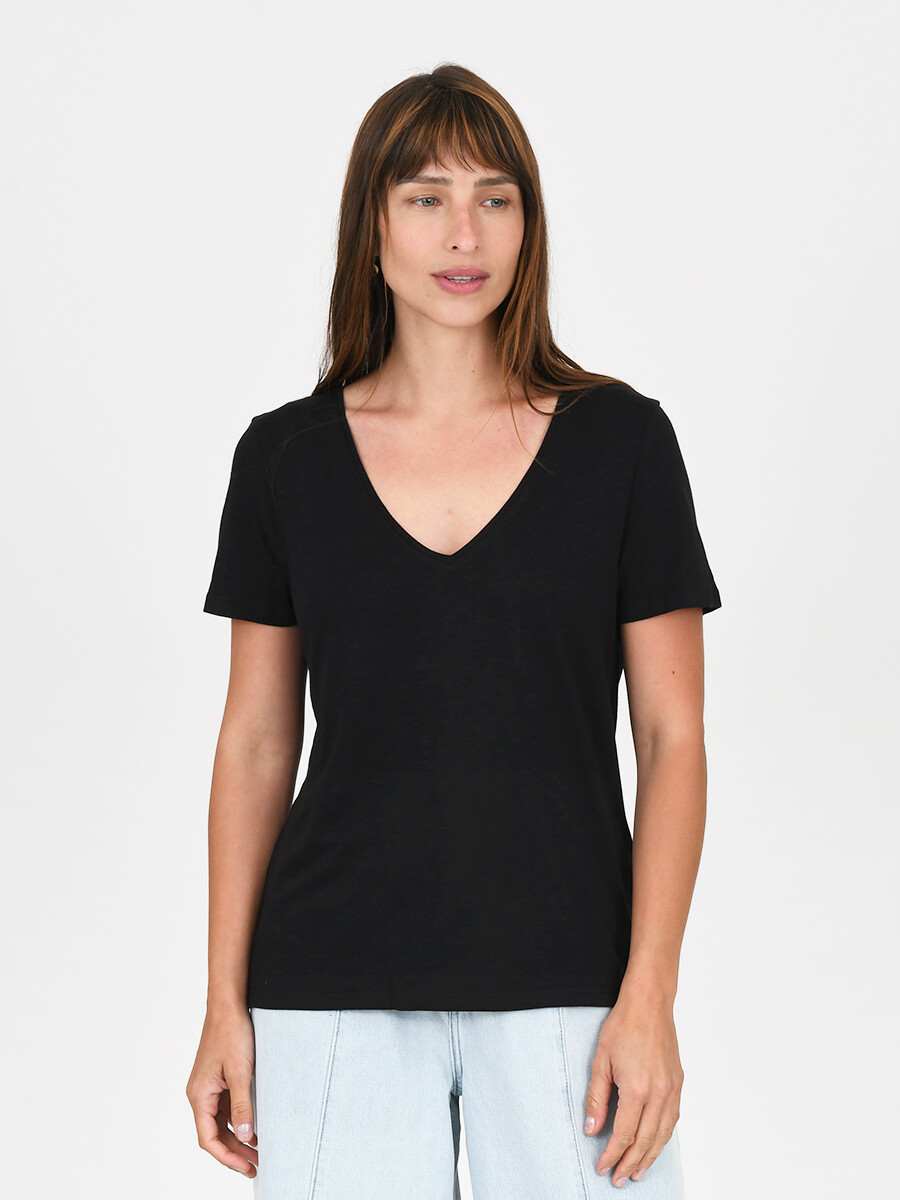 REMERA LUA V - NEGRO 