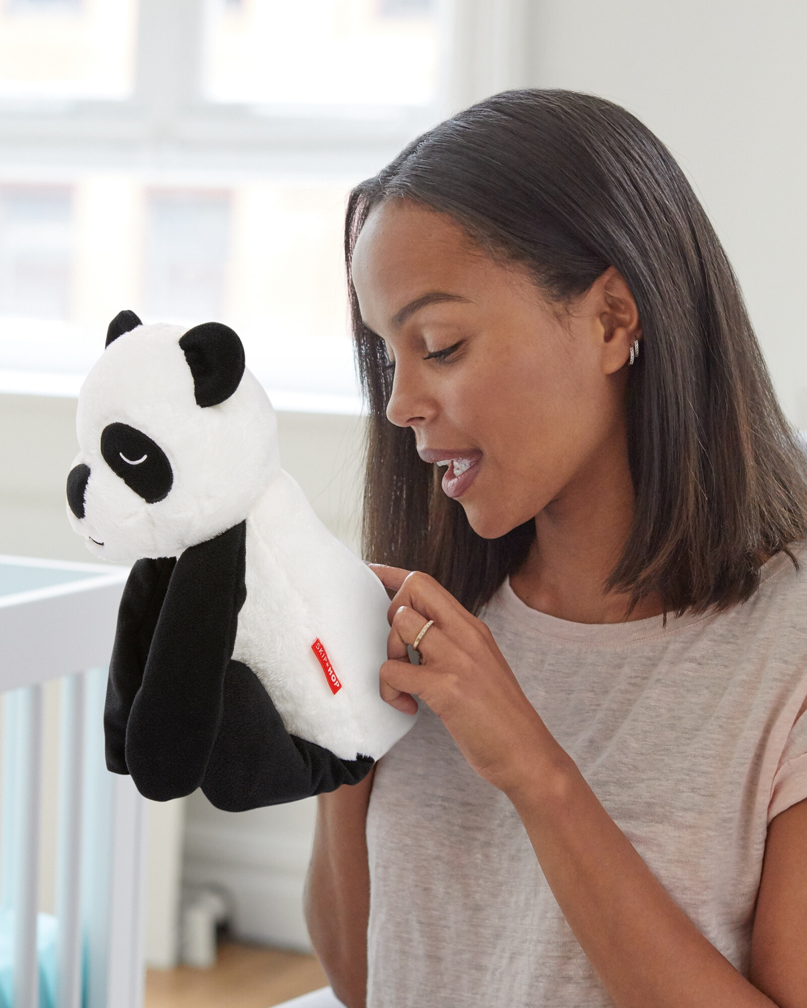 Peluche arrullador con activación por llanto, diseño panda Sin color