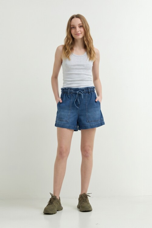 Short con cintura elastizada y lazo JEAN OSCURO