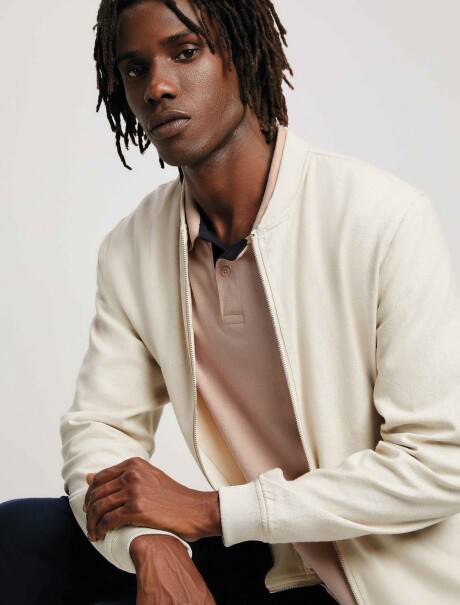 CAMISA DE CUELLO CON BORDADO ROSA