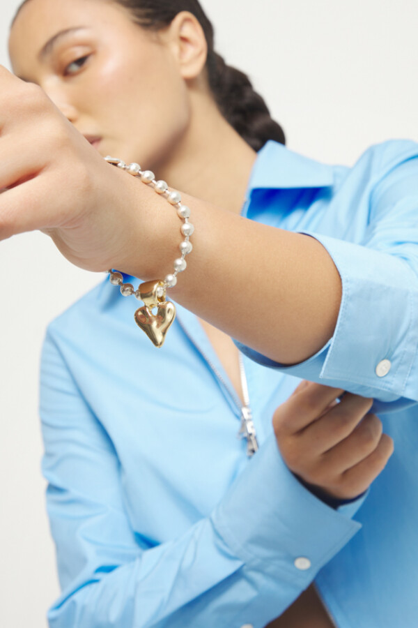 PULSERA DE BOLAS DE ALEACIÓN DE METALES BAÑADA EN PLATA DE LEY CON DETALLE DE CORAZÓN BAÑADO EN ORO 18K Pulsera