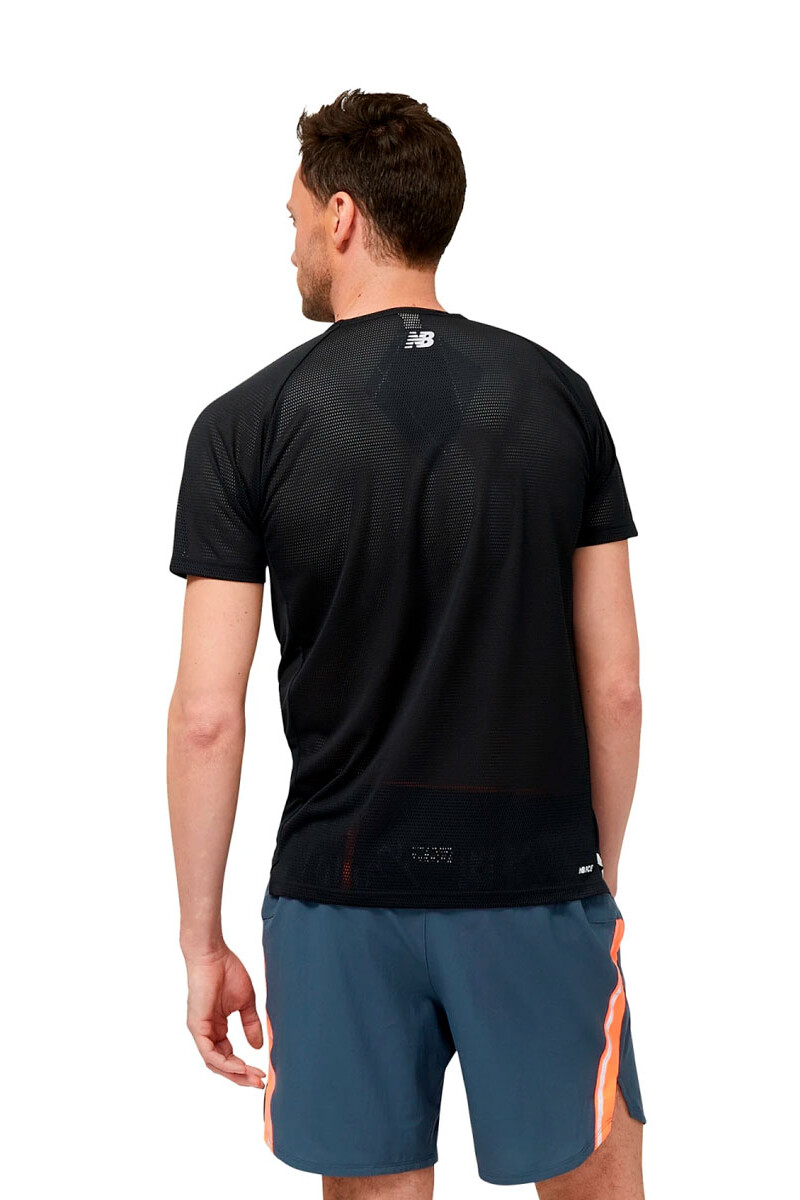 REMERA HOMBRE NEW BALANCE ACCEL PACCER SS Negro