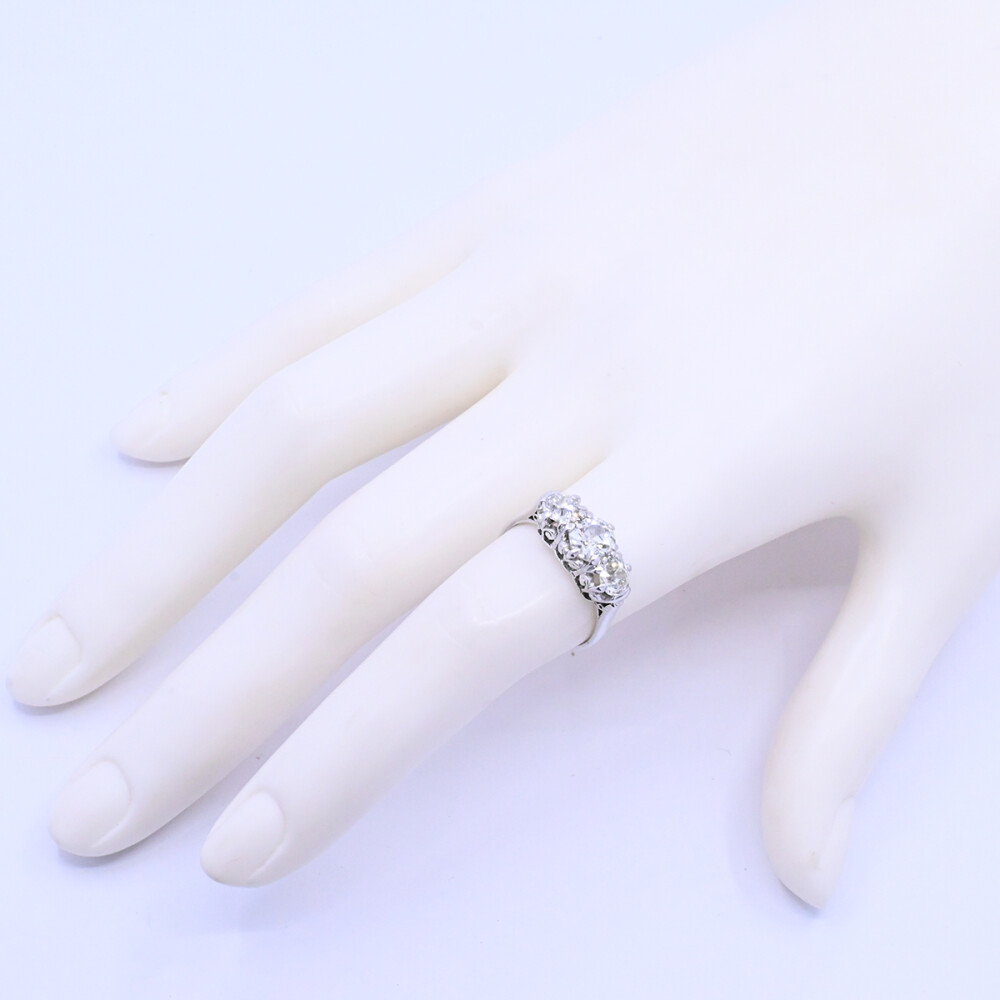 Anillo oro 18k blanco con 3 brillantes Anillo oro 18k blanco con 3 brillantes