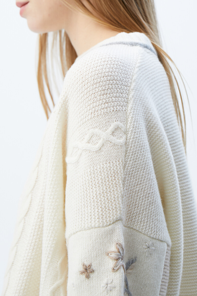 Nuevo Sweater Camelia Crudo