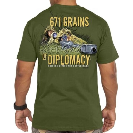 Remera con diseño militar 671 Grains of Diplomacy