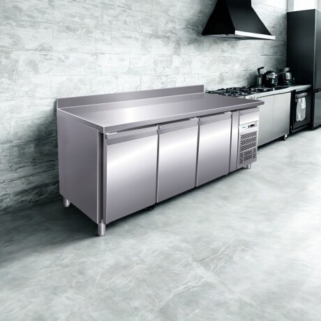 Freezer Bajo Mesada Con Respaldo 471 Litros 3 Puertas GN 1/1 Freezer Bajo Mesada Con Respaldo 471 Litros 3 Puertas GN 1/1