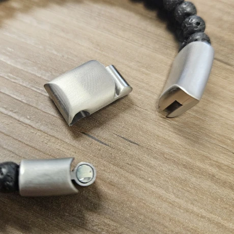 Pulsera doble con hebilla Negro