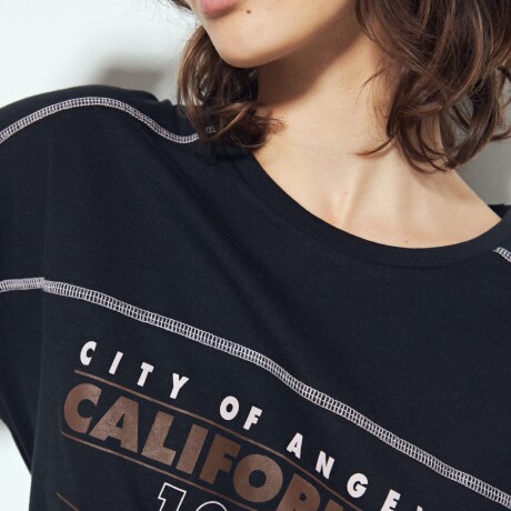 REMERA MAGNOLIO Negro