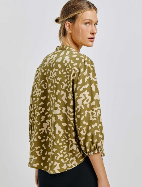 BLUSA ESTAMPADA CON MANGAS ABULLONADAS VERDE