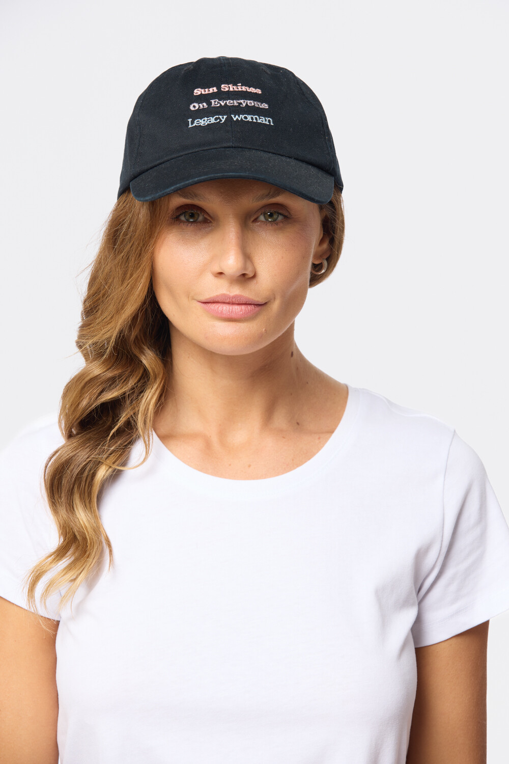 GORRO CON VISERA DE LONA Negro
