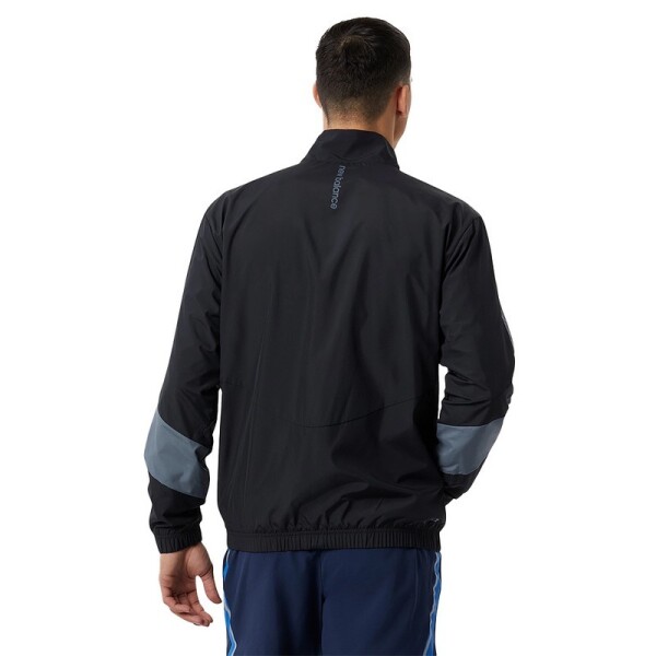 Campera New Balance Tenacity Woven Negro