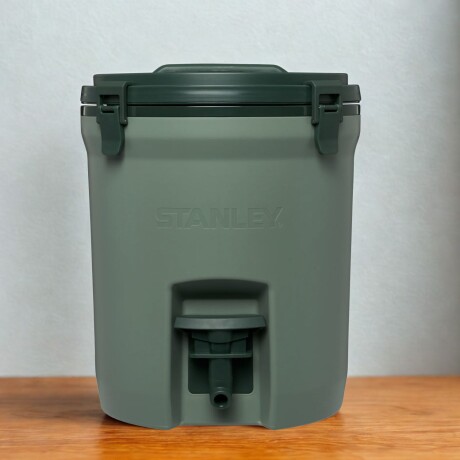 Conservadora Stanley con Dispesador Térmica 7,6 Lts Verde