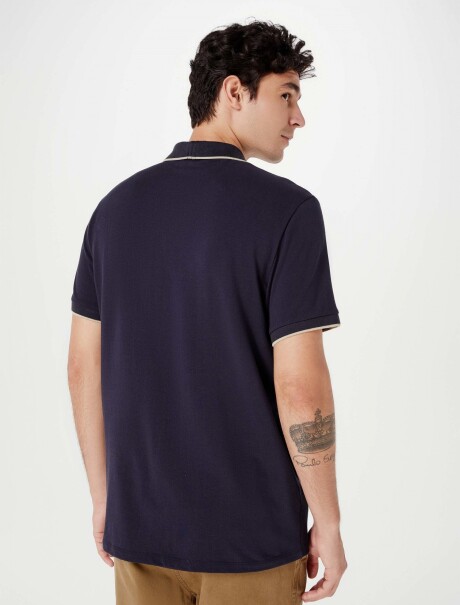 CAMISA DE CUELLO CON BORDADO AZUL OSCURO