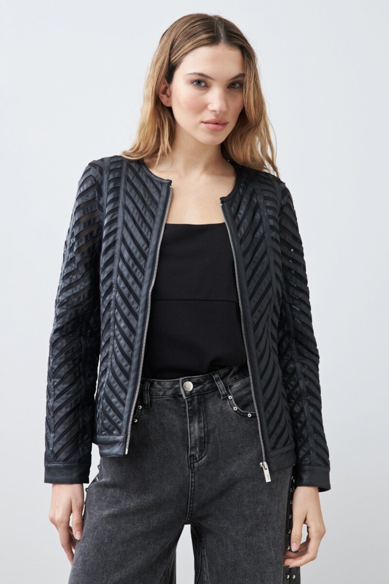 Chaqueta eco cuero con tul negro