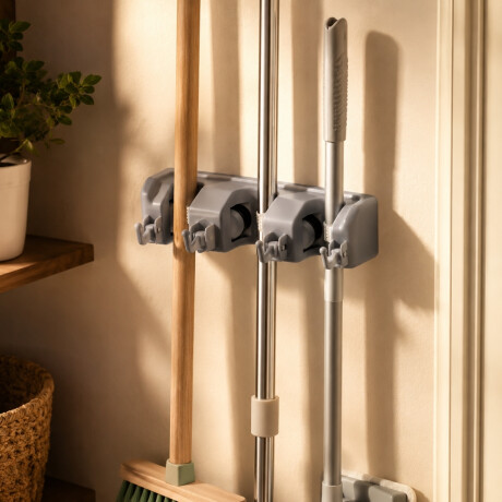 Soporte para escobas con 3 ganchos GRIS