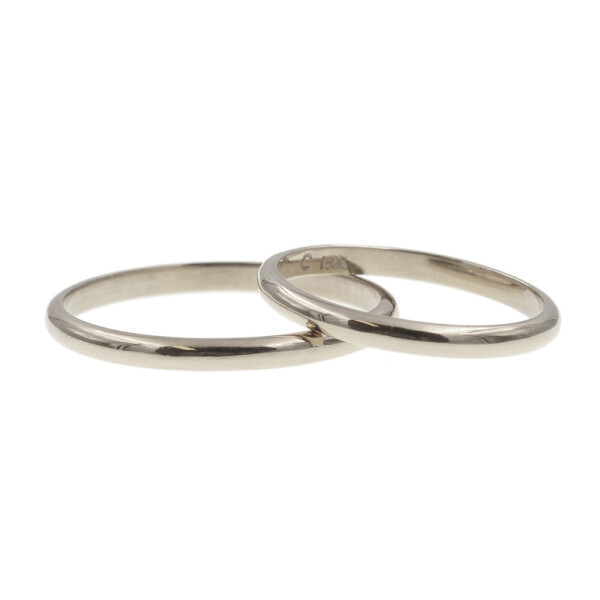 Par de alianzas clásicas en oro blanco 18k de 2mm y triple altura bombé Par de alianzas clásicas en oro blanco 18k de 2mm y triple altura bombé