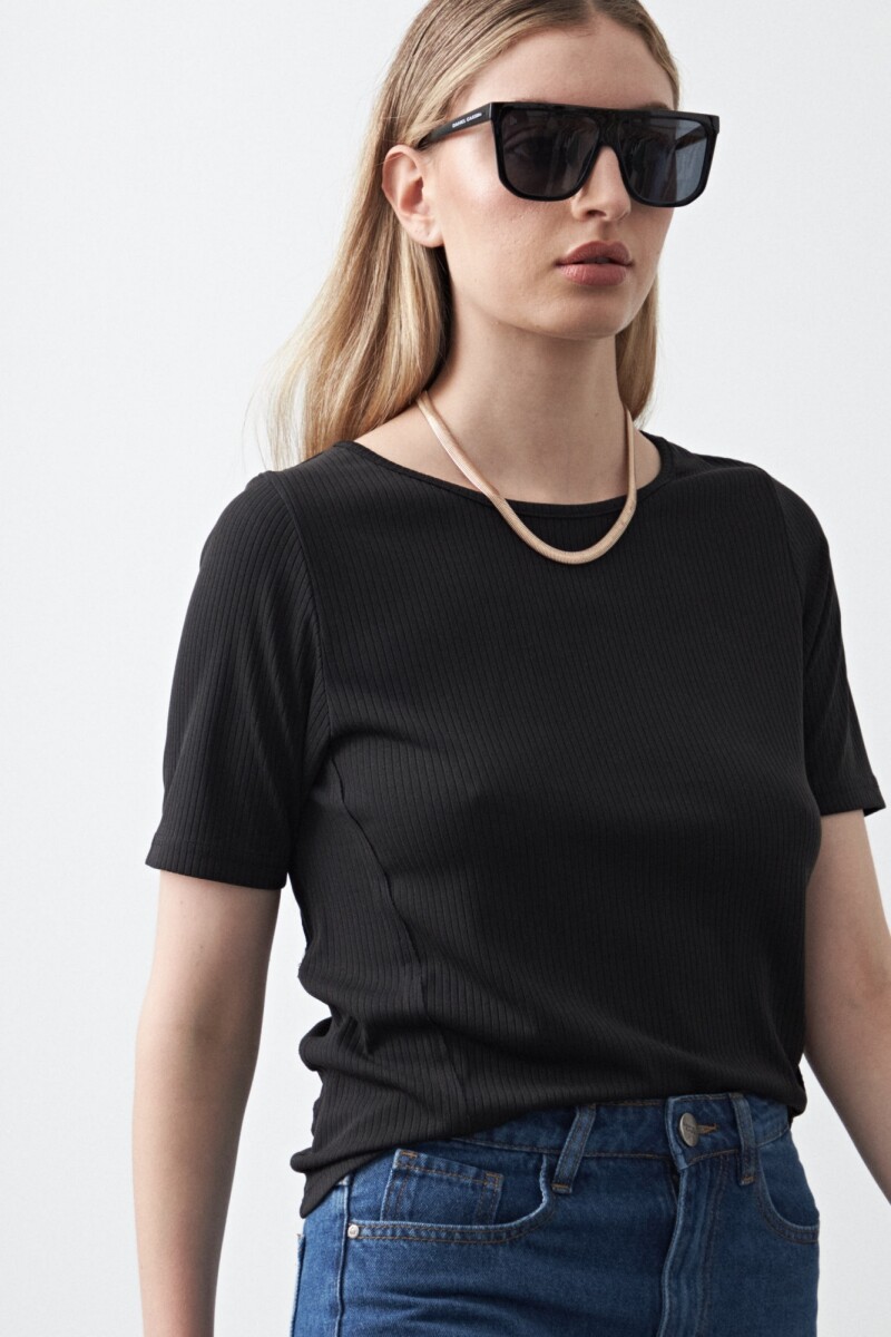 REMERA MIYASAKI Negro