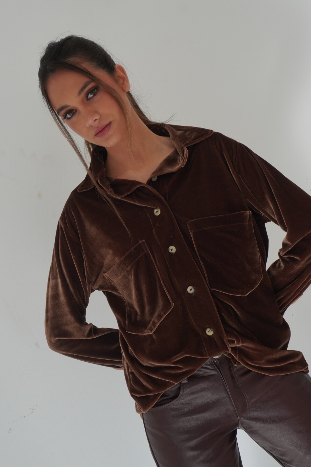 Velvet Shirt con Puño Chocolate