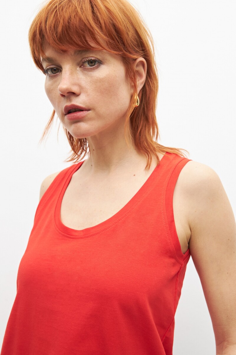 Musculosa escote a la base rojo