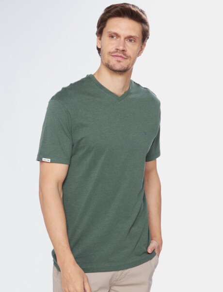 REMERA LISA ESCOTE V Verde