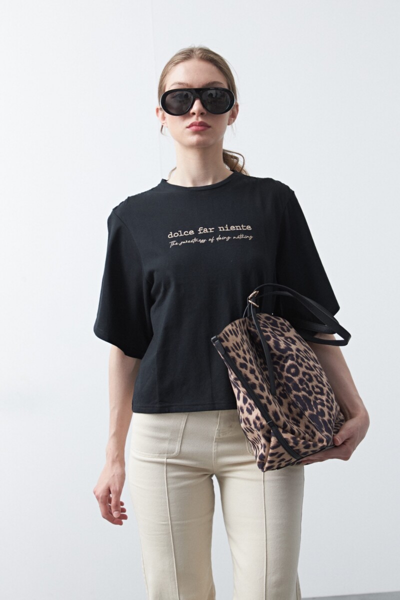 REMERA ALGARROBO Negro