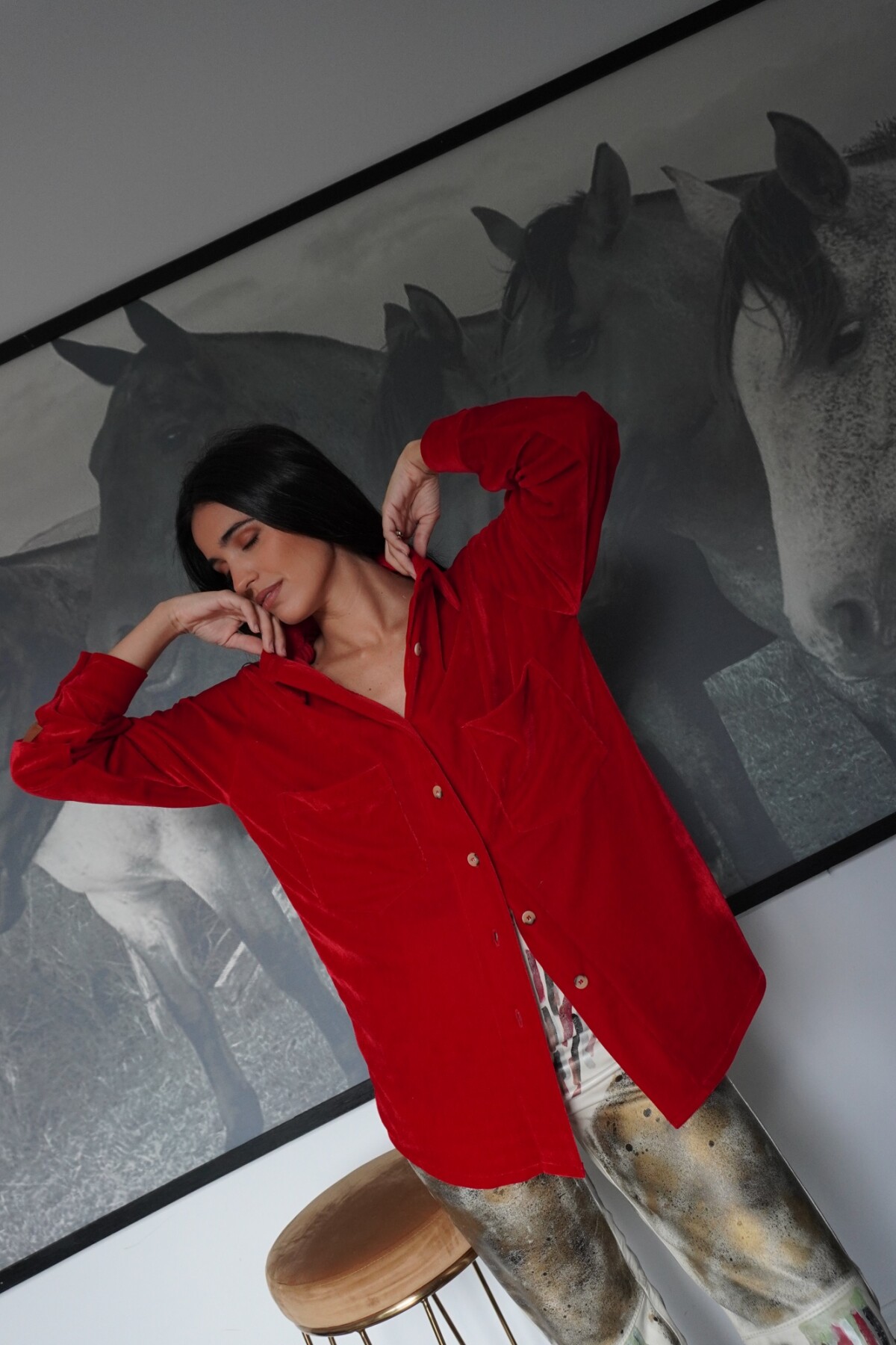 Velvet Shirt con Puño Rojo