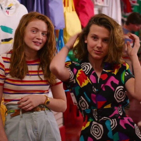Eleven In Mall Outfit - Stranger Things (Exclusivo - Black Light) - 802 Eleven In Mall Outfit - Stranger Things (Exclusivo - Black Light) - 802