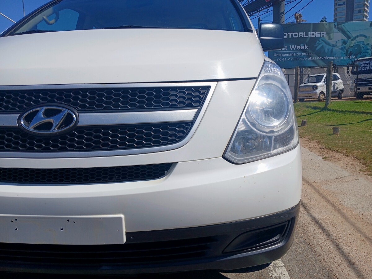 Hyundai H-1 Minibus 2.4 12 Pasajeros Extra Full Hyundai H-1 Minibus 2.4 12 Pasajeros Extra Full