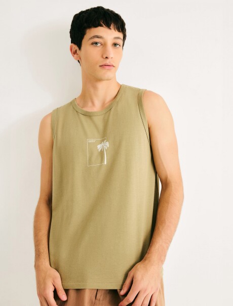 MUSCULOSA BÁSICA CON ESTAMPA VERDE