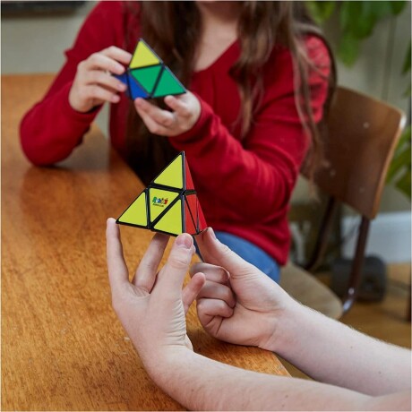 Juego de Ingenio Piramide Rubik's 10911 001