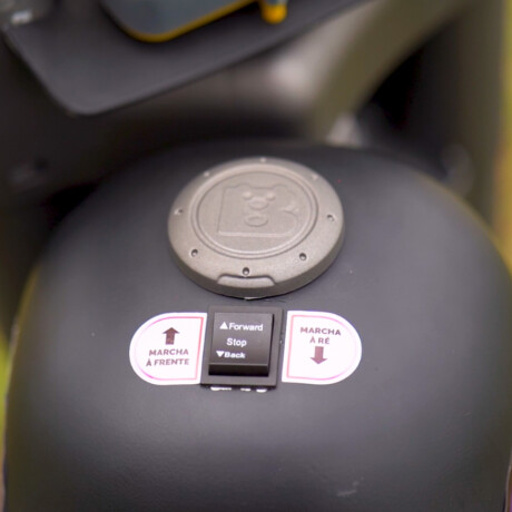 Moto A Batería Con Reversa Luces Y Sonido + Casco Negro