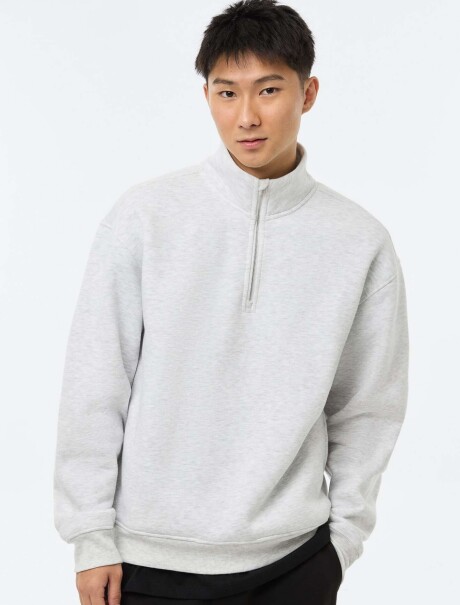 SUDADERA DE CUELLO ALTO GRIS CLARO