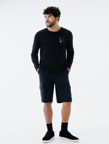 CAMISETA MASCULINA MANGA LARGA CON ESTAMPA NEGRO