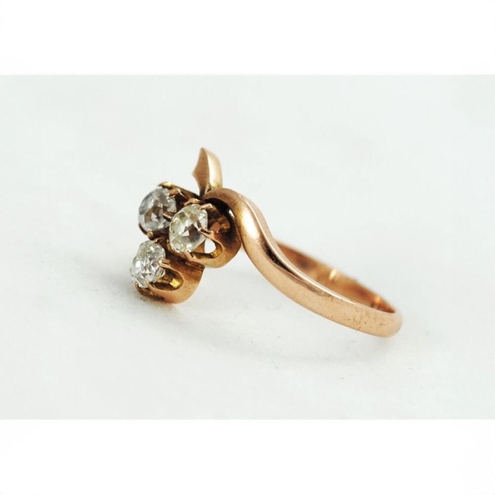 Anillo oro rojo y brillantes Anillo oro rojo y brillantes