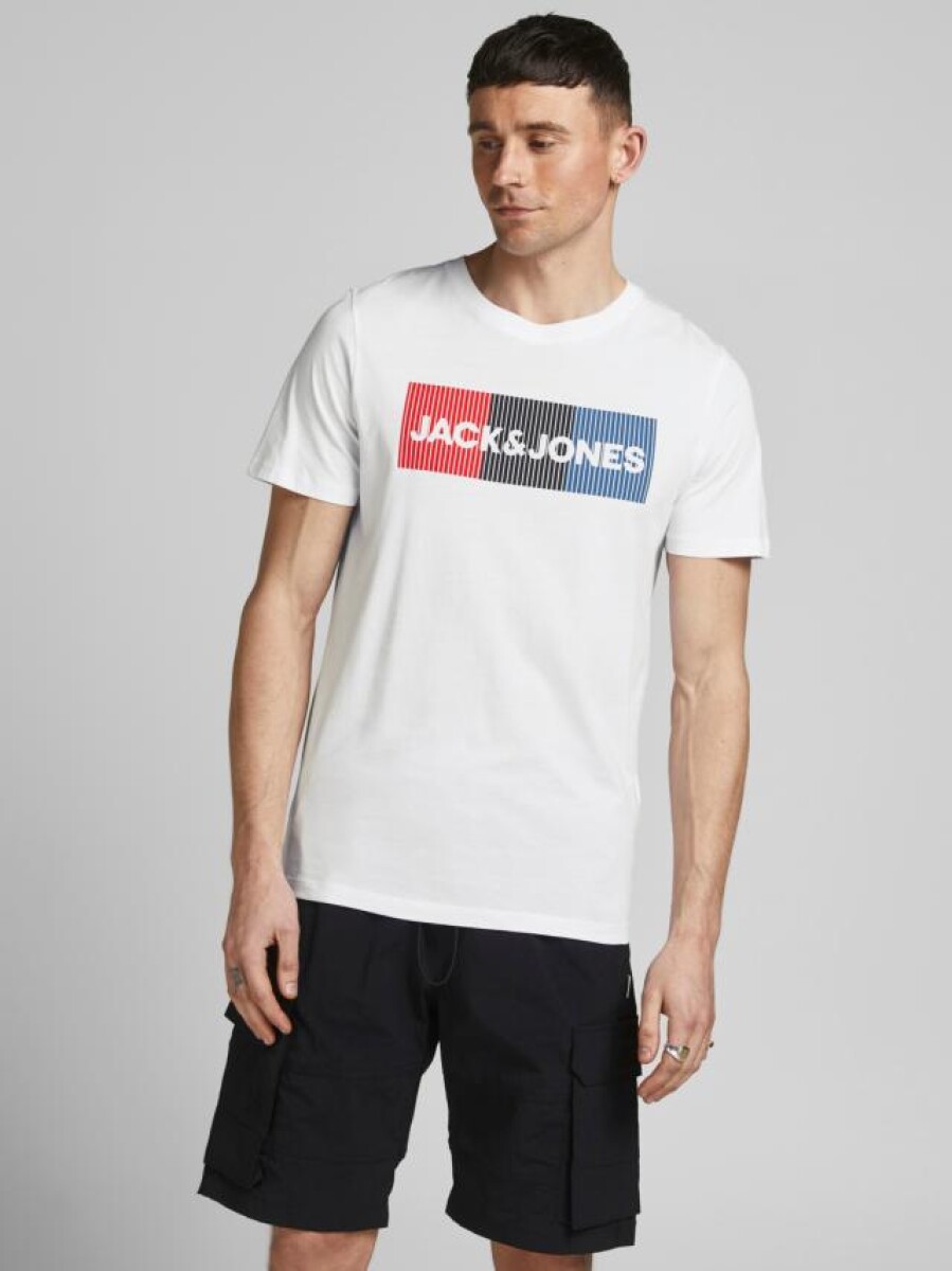 Camiseta Corp Estampado Relieve - White 