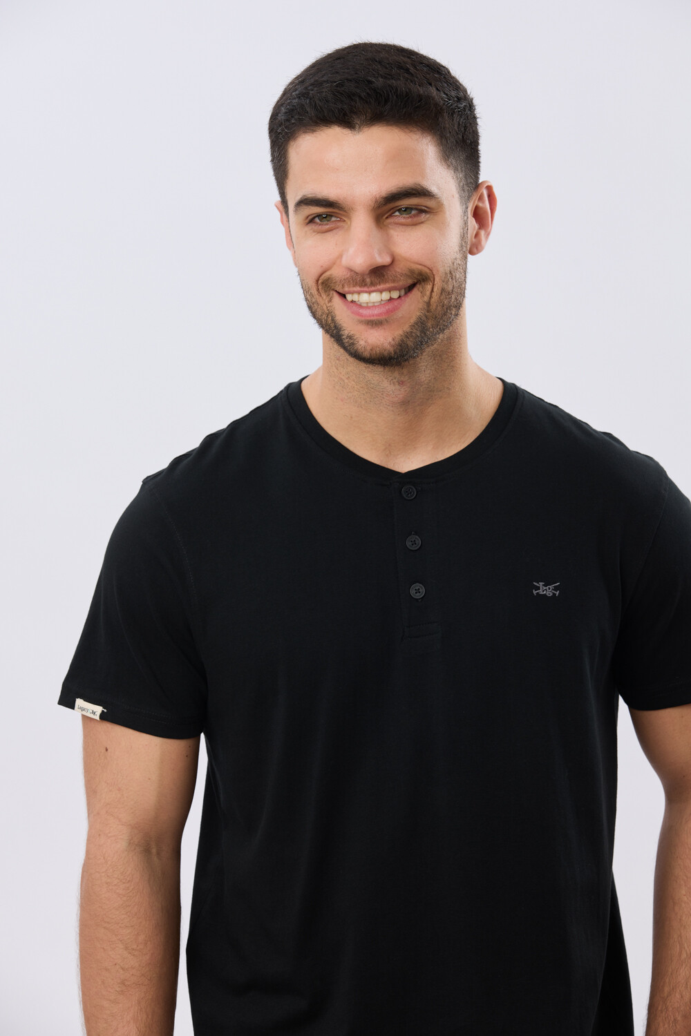 REMERA LISA DE ALGODÓN Negro