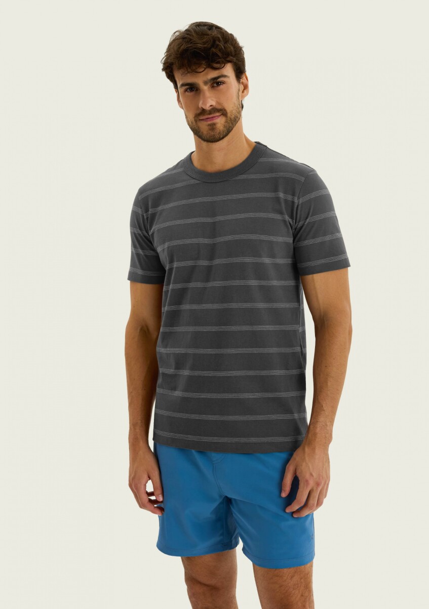 CAMISETA BÁSICA A RAYAS - GRIS 