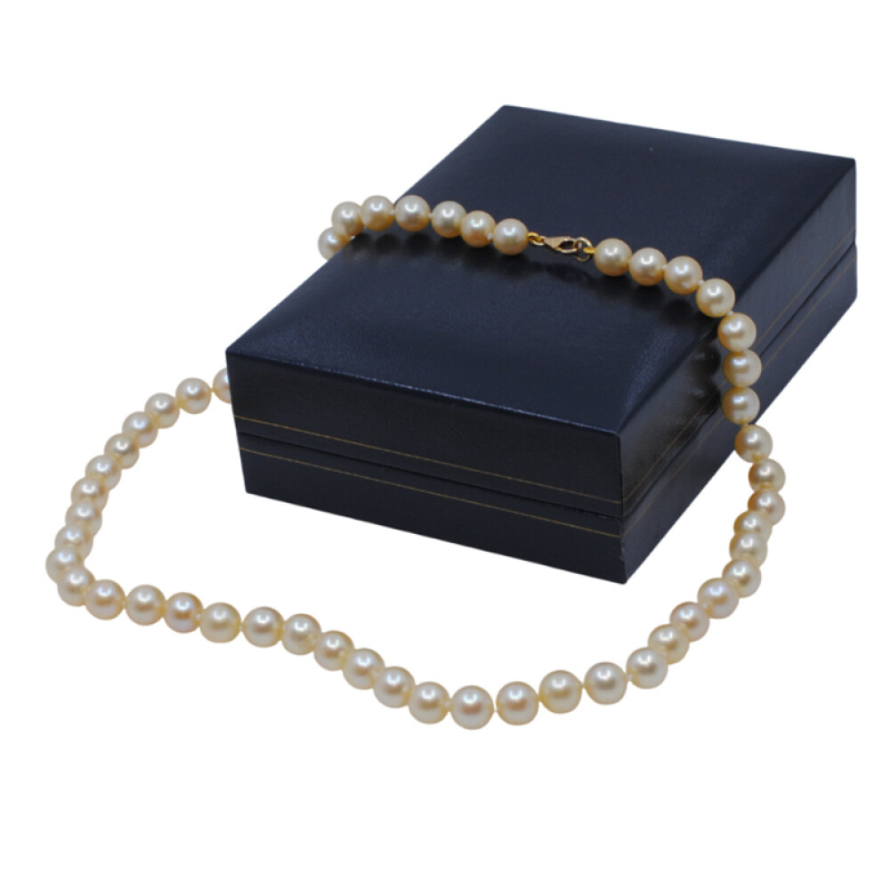 Collar de perlas de cultivo de 7 a 7,5 mm, con broche en oro 18k. Largo 44,cm Collar de perlas de cultivo de 7 a 7,5 mm, con broche en oro 18k. Largo 44,cm