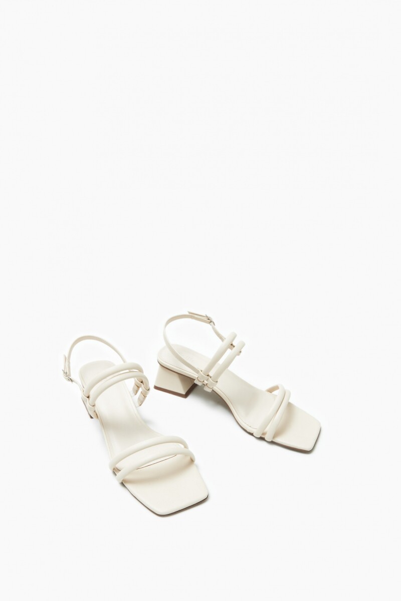 Sandalia de tiras con taco medio crudo