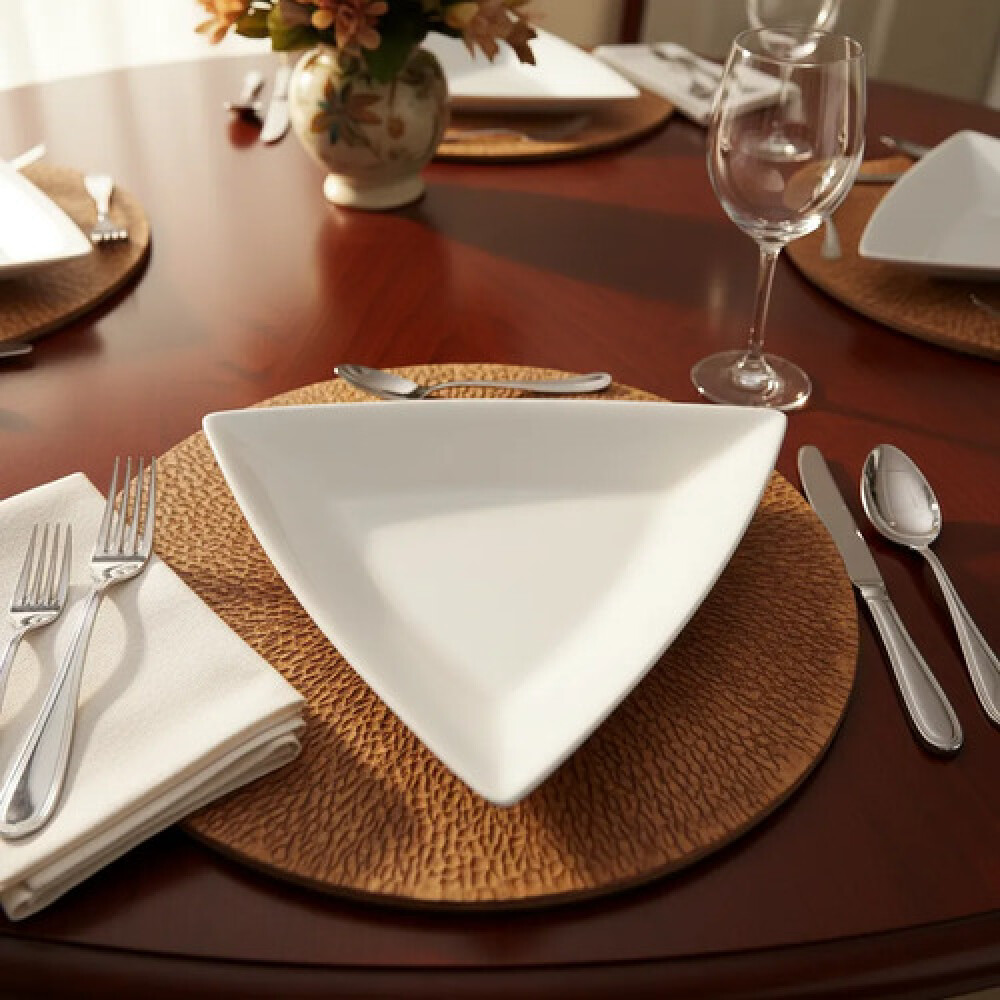 Plato Triangular blanco H 25 cms L 27 K302 Plato Triangular blanco H 25 cms L 27 K302