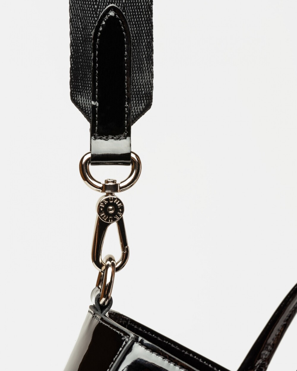 Shopper The Circle en cuero charol Negro