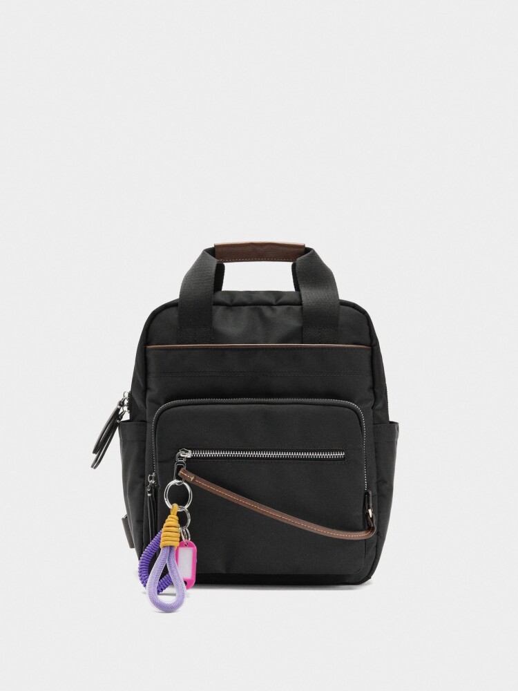 Mochila De Nylon Con Colgante negro
