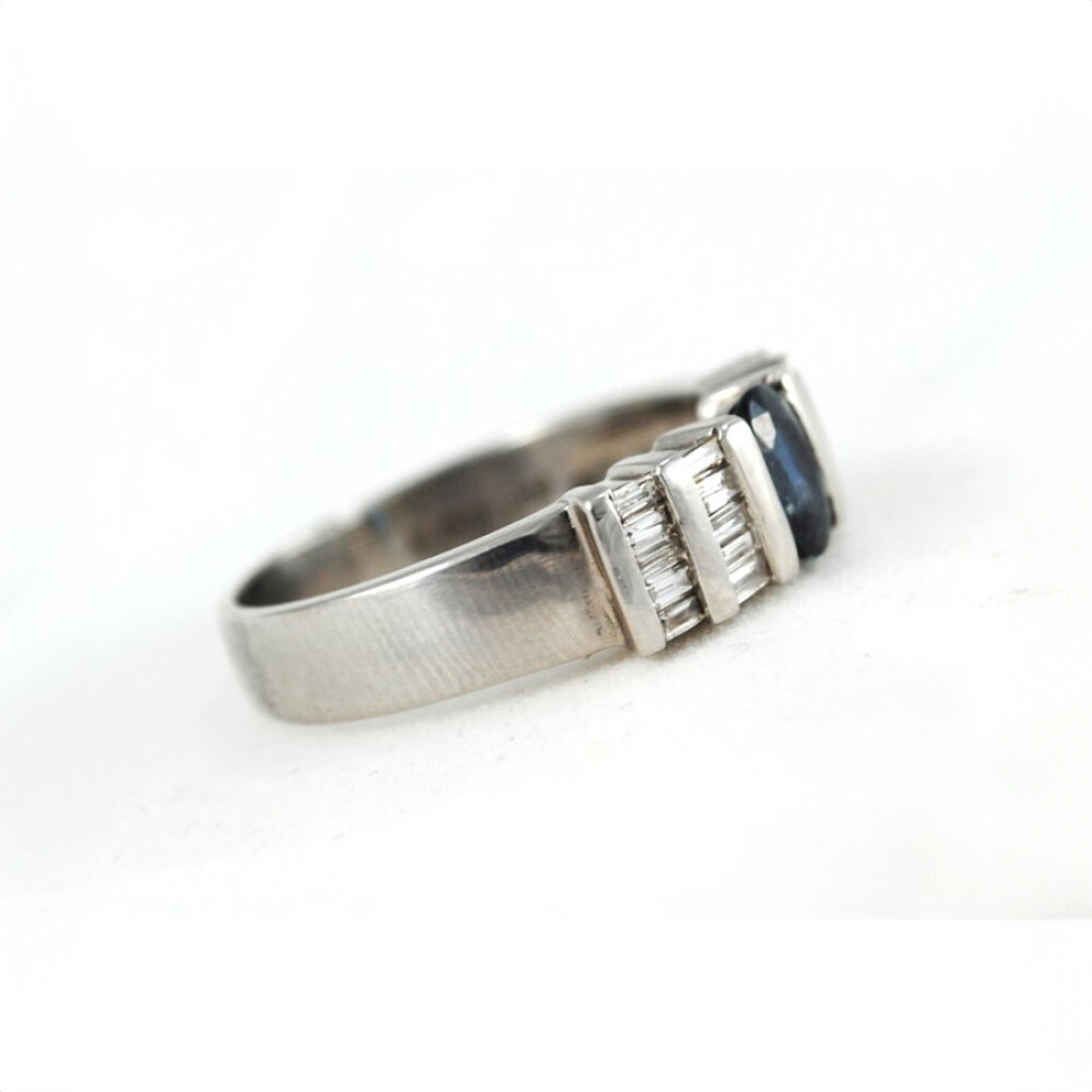 Anillo Oro 18K Con Brillantes Y Zafiro Anillo Oro 18K Con Brillantes Y Zafiro
