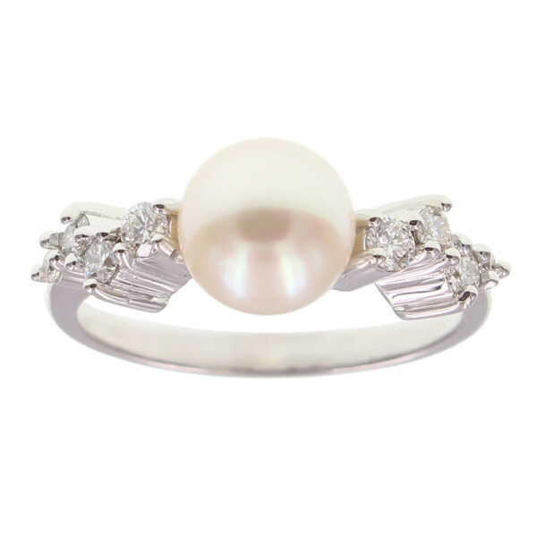Anillo Malena de oro blanco 18k con perlas de cultivo y seis brillantes Anillo Malena de oro blanco 18k con perlas de cultivo y seis brillantes