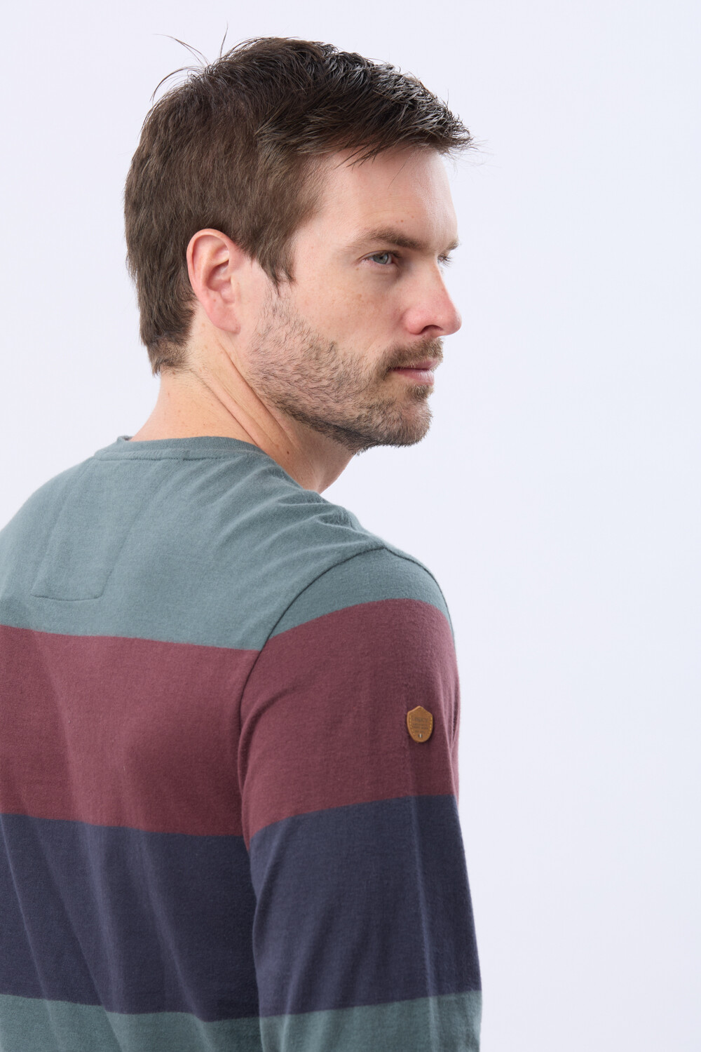 REMERA RAYADA CON ESTAMPA Azul