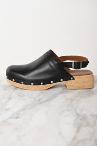 Zueco Cuero Negro