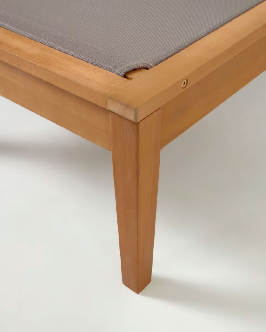 Reposera de exterior Caterin de madera maciza de eucalipto en color gris