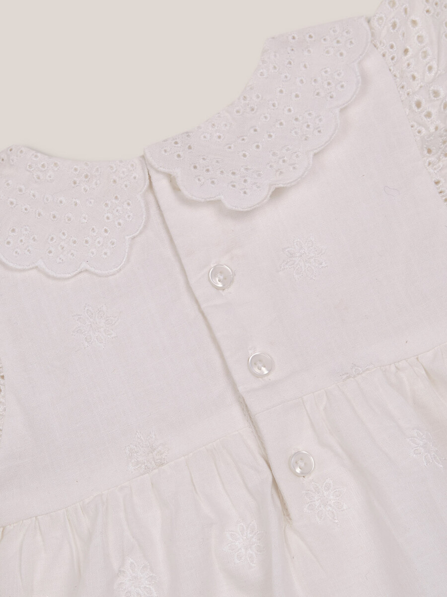 Conjunto De Rana Con Maxi Volante Blanco